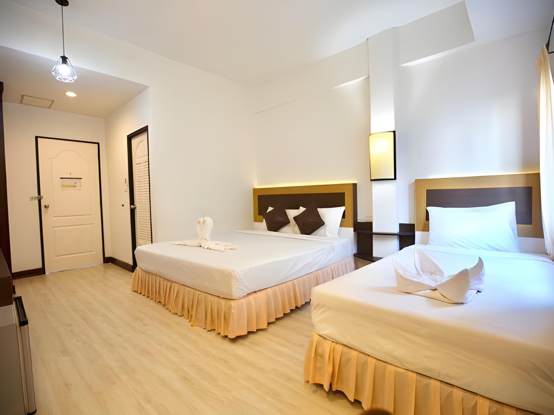 โพกาดอต คาเฟ่ แอนด์ โฮเทล (Polkadot Cafe&Hotel)1