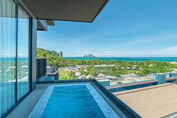 Deluxe Private Outdoor Whirlpool