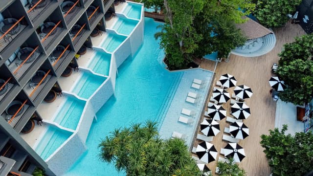 Deluxe Private Outdoor Whirlpool