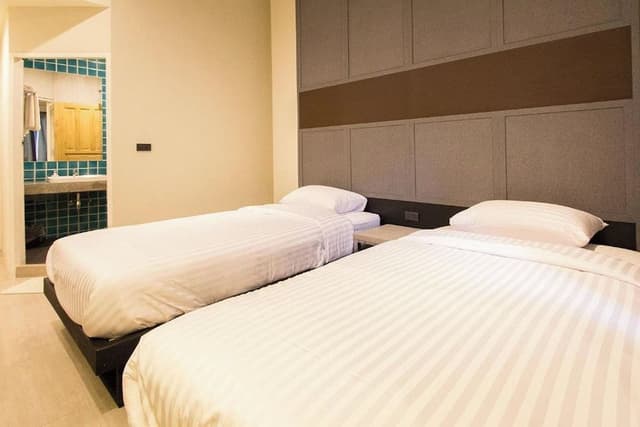 Twin Bedroom with Private Bathroom