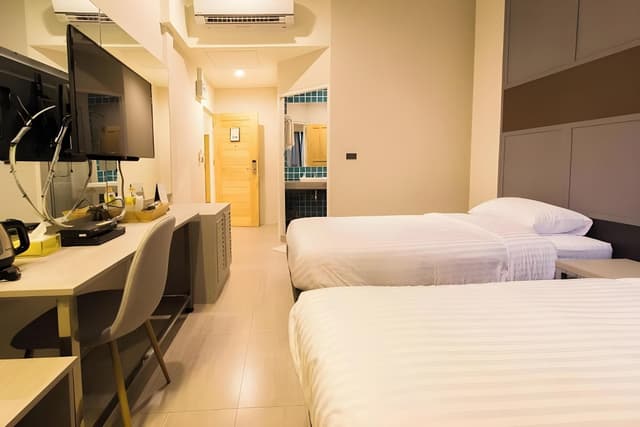 Twin Bedroom with Private Bathroom