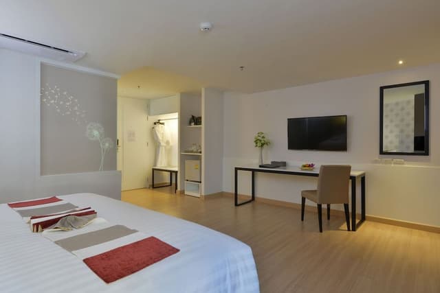 Deluxe Room, Balcony