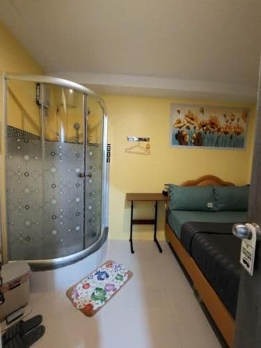Standard Share Bathroom