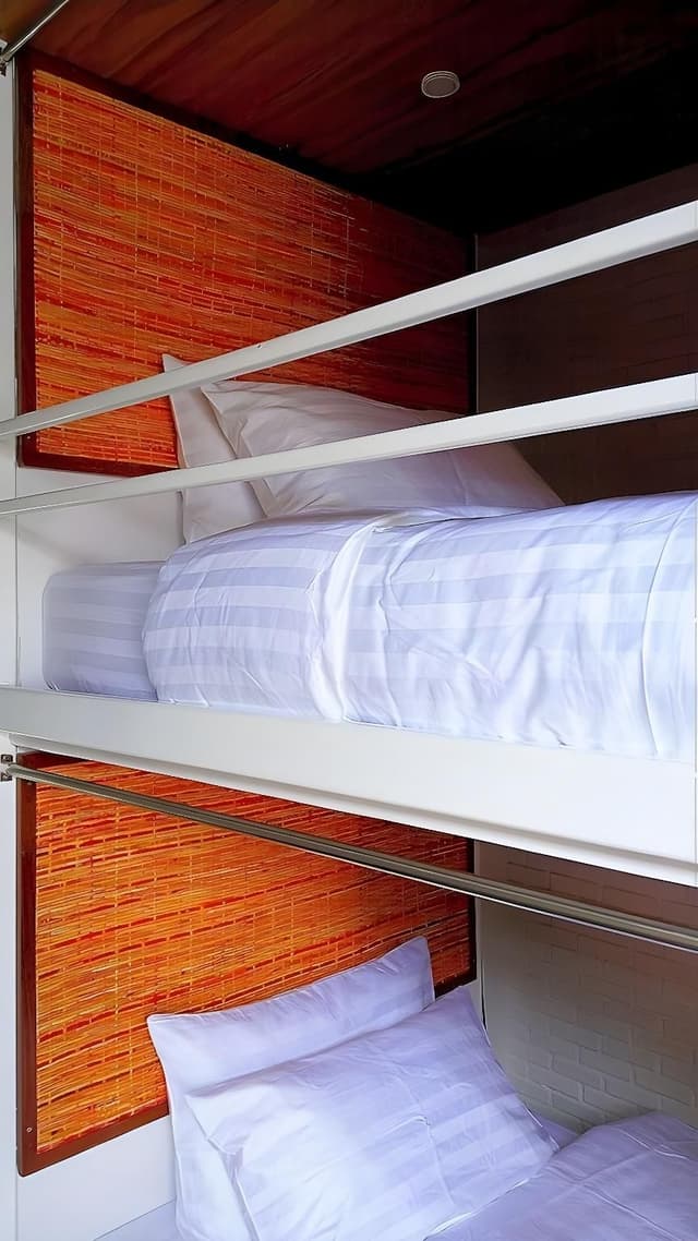 8-Bed Mixed Dormitory with Shared Bathroom