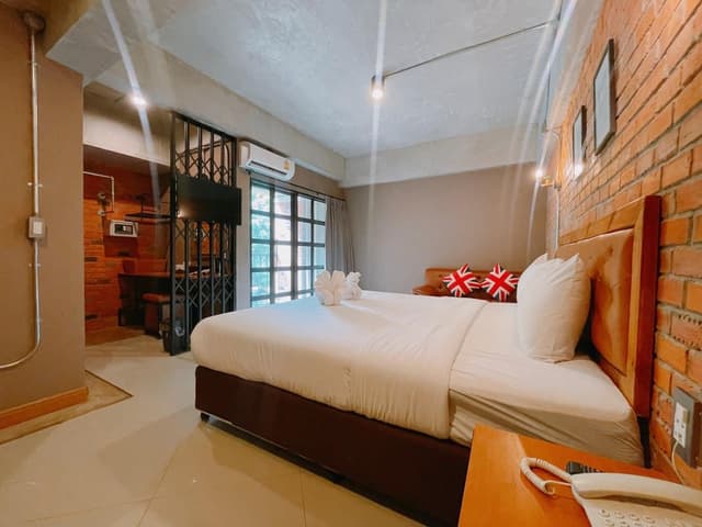 Deluxe Queen Room