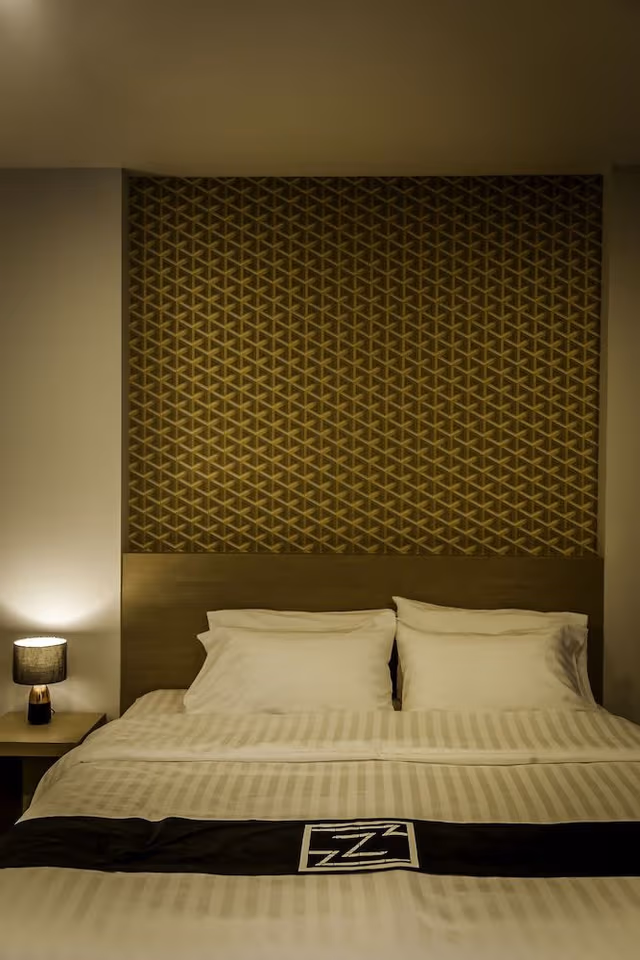 Triple Z Deluxe King Room