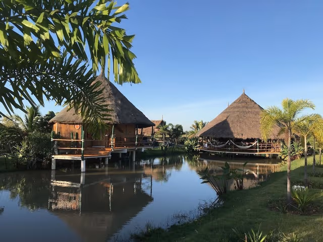 Comfort Bungalow, 1 Queen Bed, Terrace, Lakeside