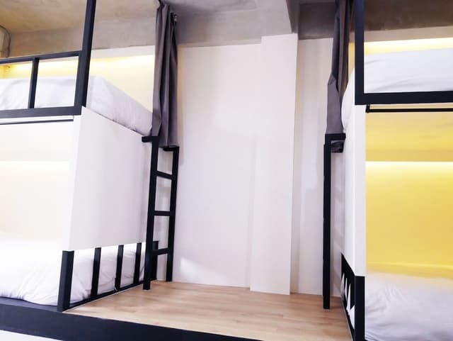 Private Dorm for 8 people