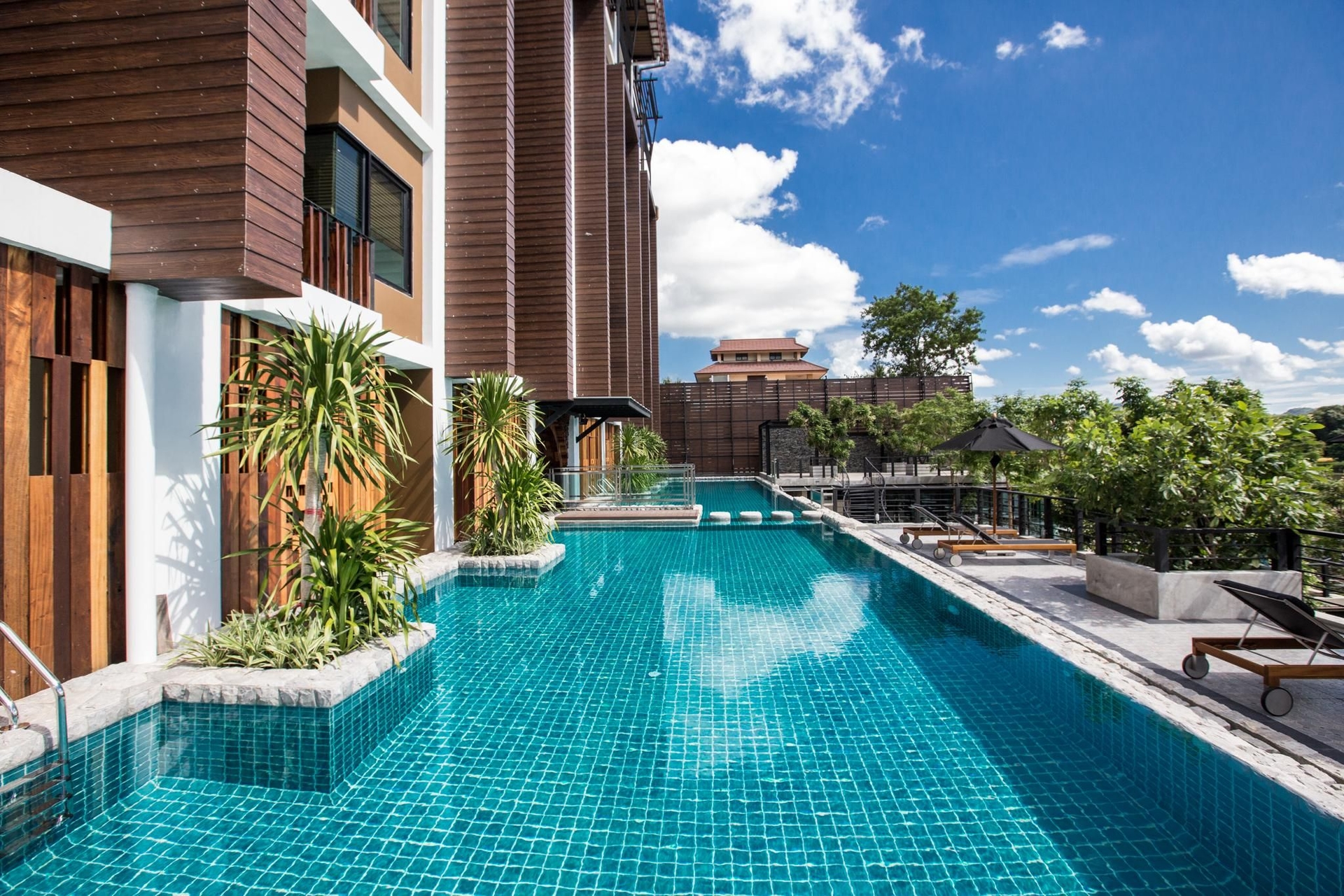 นที เดอะ ริเวอร์ฟร้อนท์ กาญจนบุรี (Natee The Riverfront Hotel Kanchanaburi)1