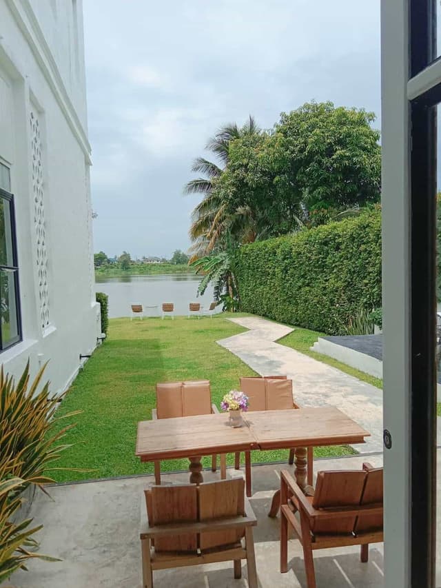 Deluxe River View Room