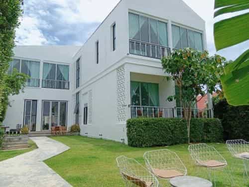 White Wall Riverfront Hotel White Wall Riverfront Hotel