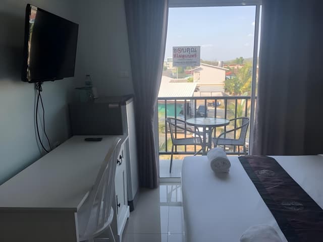 Classic Studio, 1 King Bed with Sofa bed