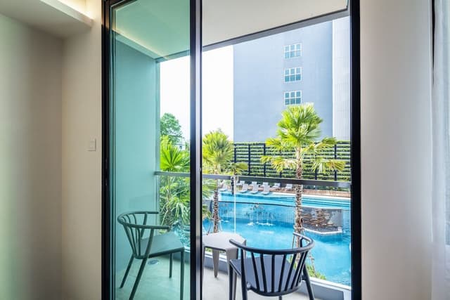 Deluxe Pool View - Double