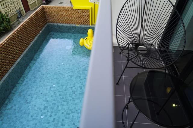 Connecting Mai with Balcony