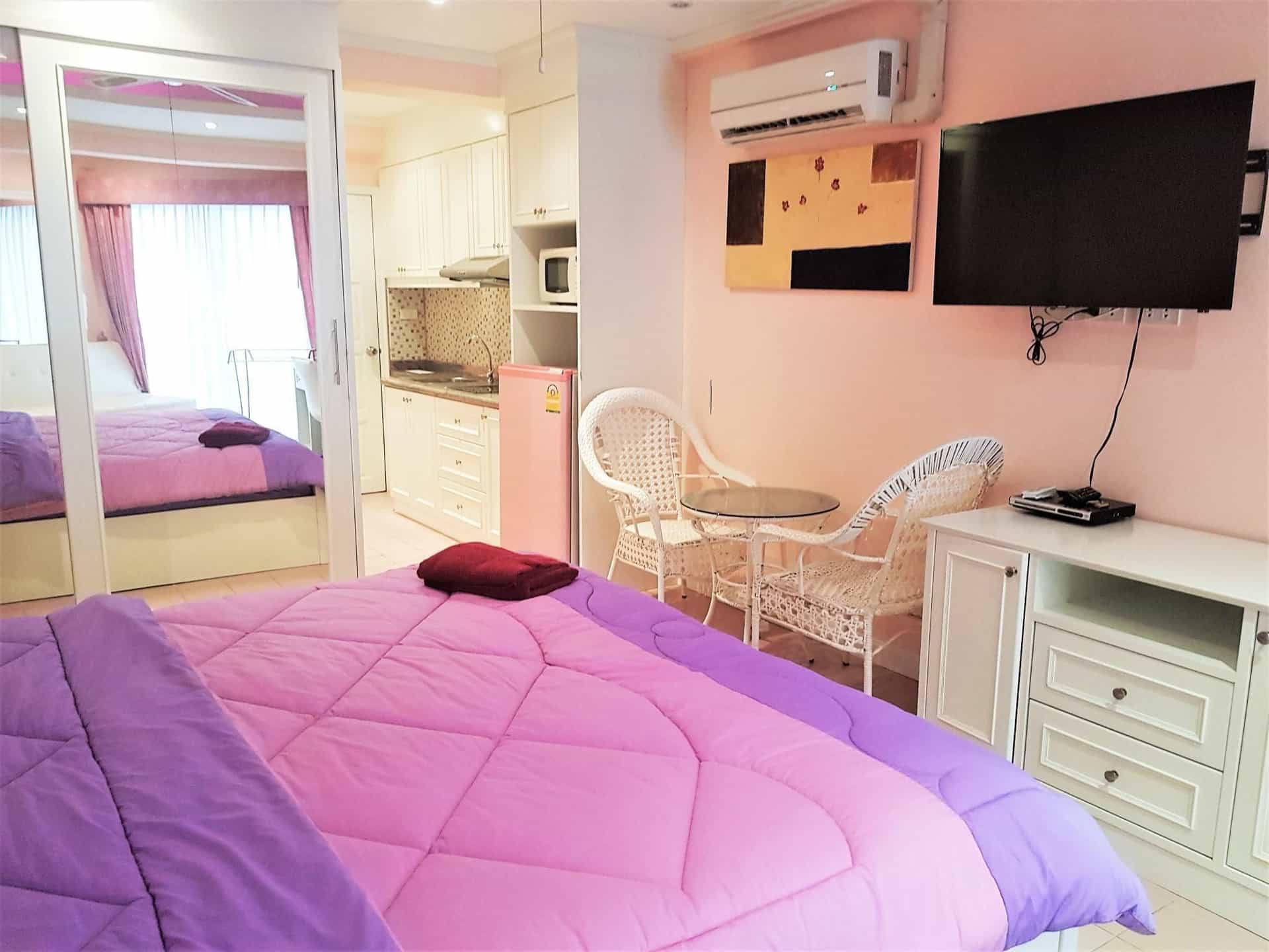 Sea view studio apartment Jomtien beach condominium 11th floor Sea view studio apartment Jomtien beach condominium 11th floor