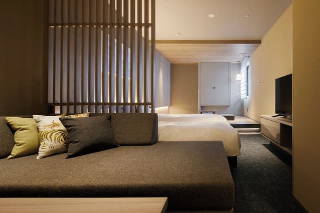 Deluxe Studio Suite