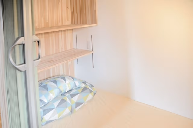 Shared Dormitory, Women only
