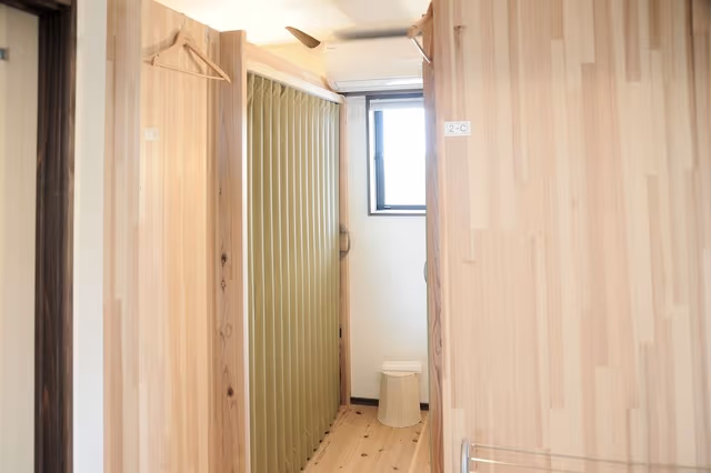 Shared Dormitory, Women only