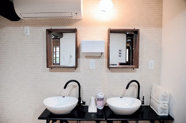 Shared Dormitory, Women only