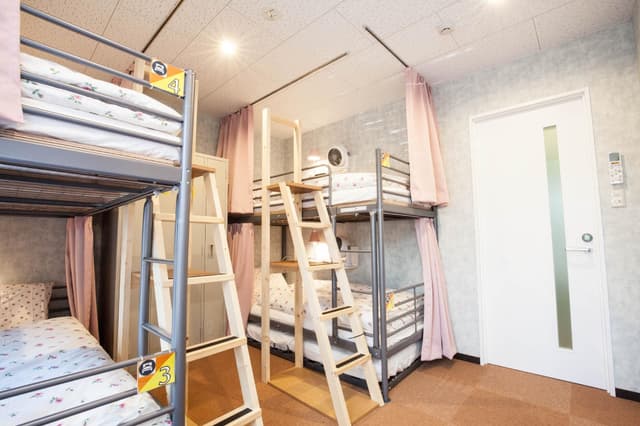 Private Room for 4