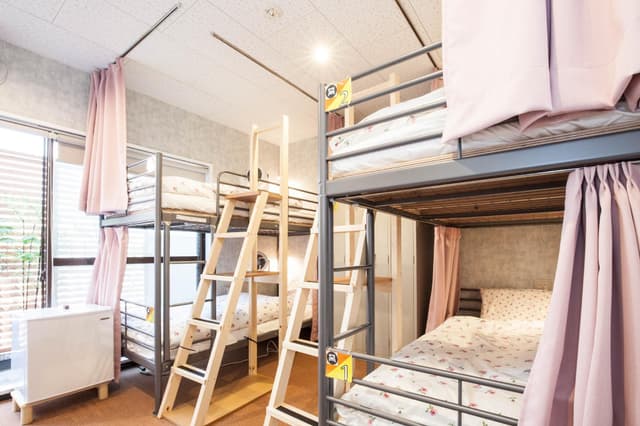 Private Room for 4
