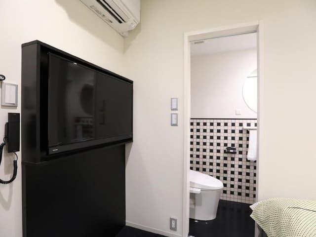 High floor ocean view Hollywood Twin room