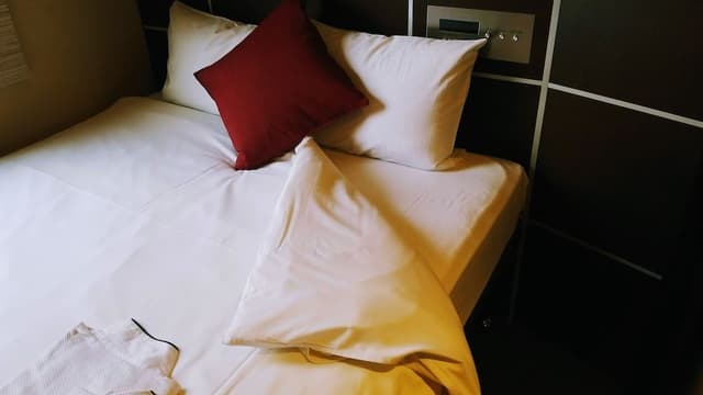 Standard Single Room, Smoking