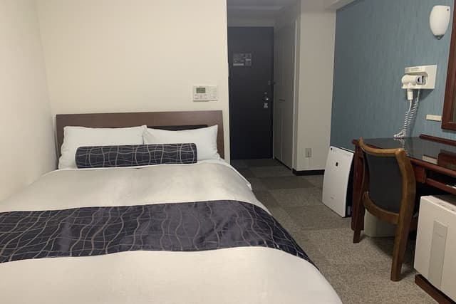 Single Room, Smoking