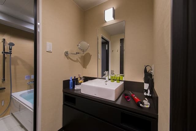 Double Room, Smoking