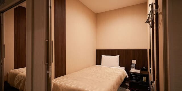 2 Capsule Room, Women only, Shared Bathroom