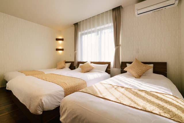 Deluxe Family Suite