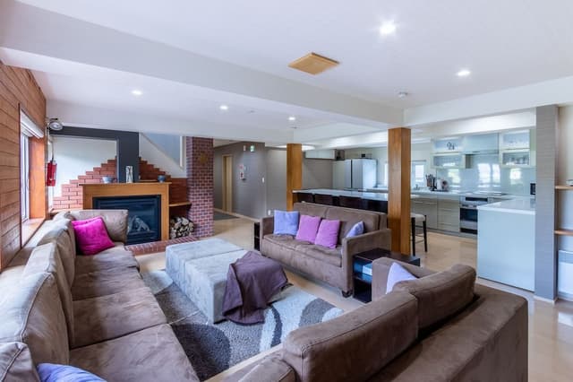 House, 8 Bedrooms