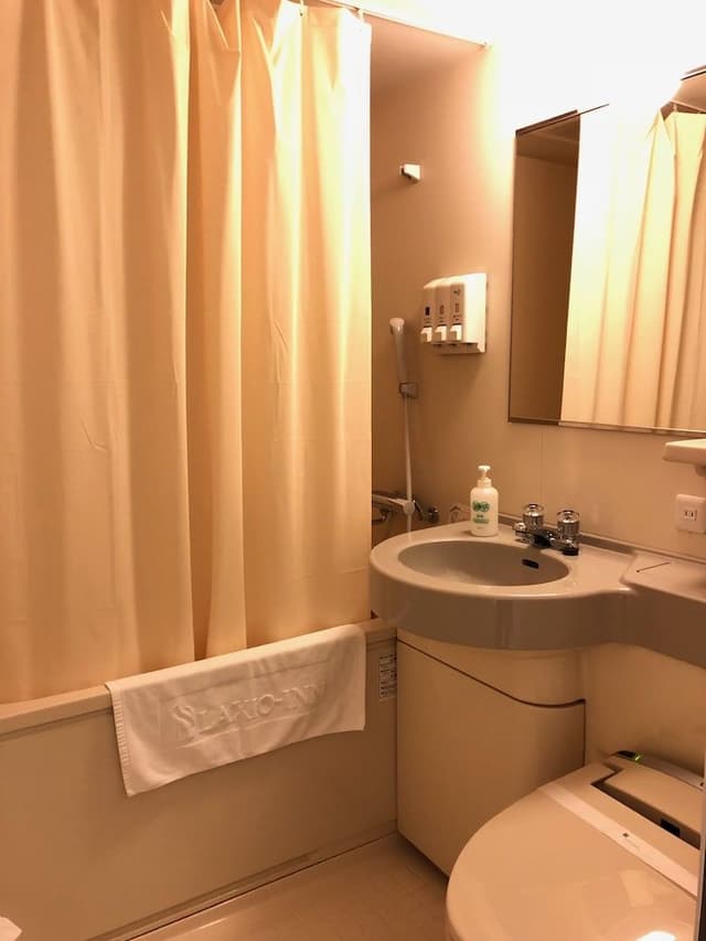 Twin Room, Smoking