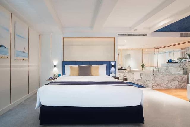 Ocean Front Suite