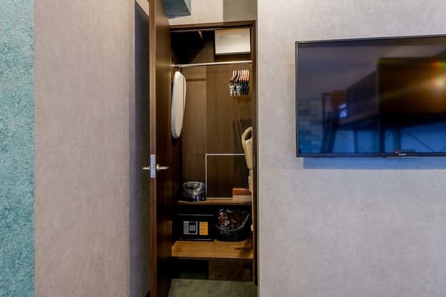 Bunk Bed with 1 Double Bed- Greystone(Please see policies and room information before you book)
