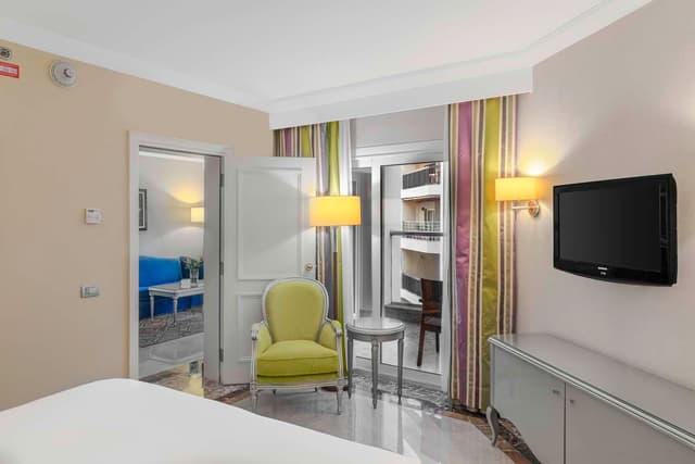 KING ONE BED ROOM SUITE WITH CITY VIEW