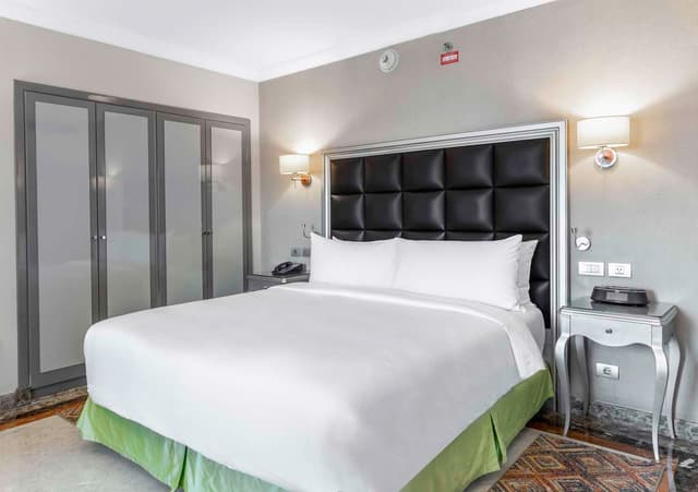 KING SUITE WITH CORNER SEA VIEW