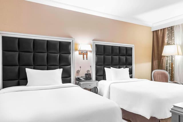 TWIN EXECUTIVE ROOM WITH PARTIAL SEA VIEW