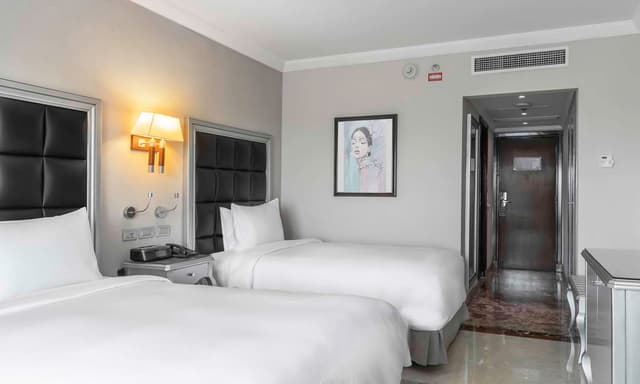 TWIN EXECUTIVE ROOM WITH PARTIAL SEA VIEW