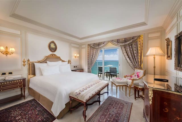 KING ROYAL SUITE WITH PANORAMIC SEA VIEW