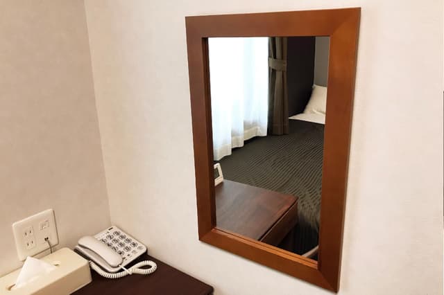 Double Room, Smoking