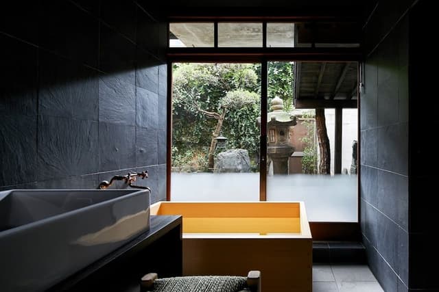 Traditional Room with Open-air-Cypress bath