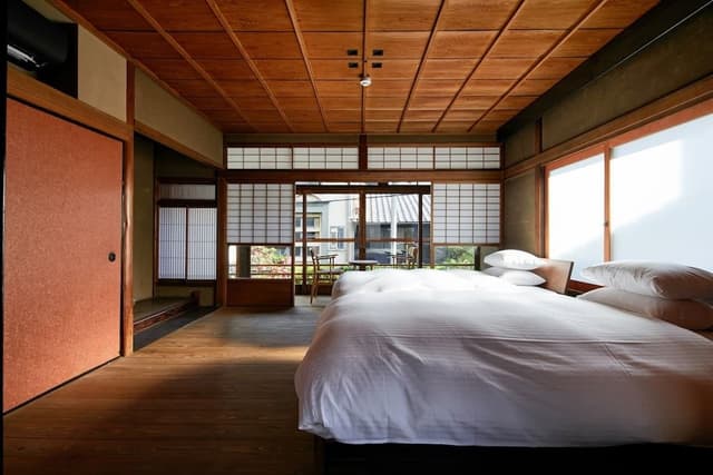 Traditional Room with Open-air-Cypress bath