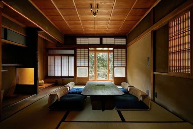 Traditional Room with Open-air-Cypress bath