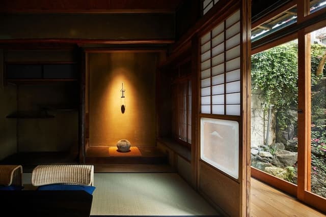Traditional Room with Open-air-Cypress bath