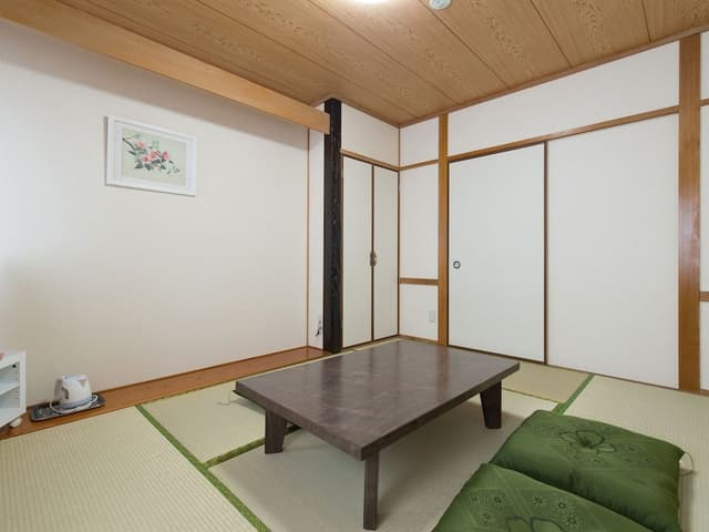 Japanese Room with Shared Washroom - Triple (Non-Smoking)
