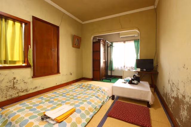 Japanese Style Room w/ Shared Bath 6mats