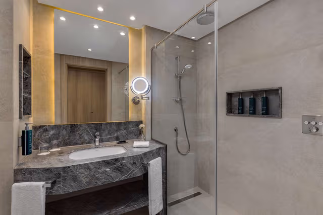KING EXECUTIVE DELUXE ROOM