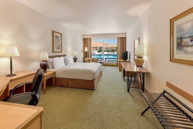 QUEEN GUEST ROOM WITH POOL VIEW
