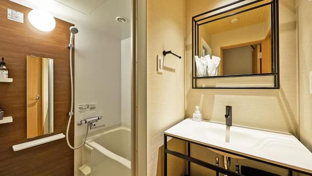 Queen Suite with Spa Bath